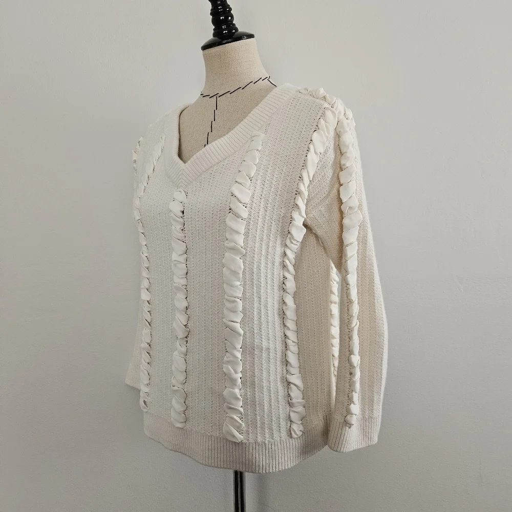 Club Monaco Ivory Woven VNeck Sweater